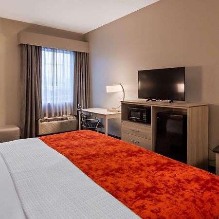 Best Western Plus New Cumberland Eksteriør bilde