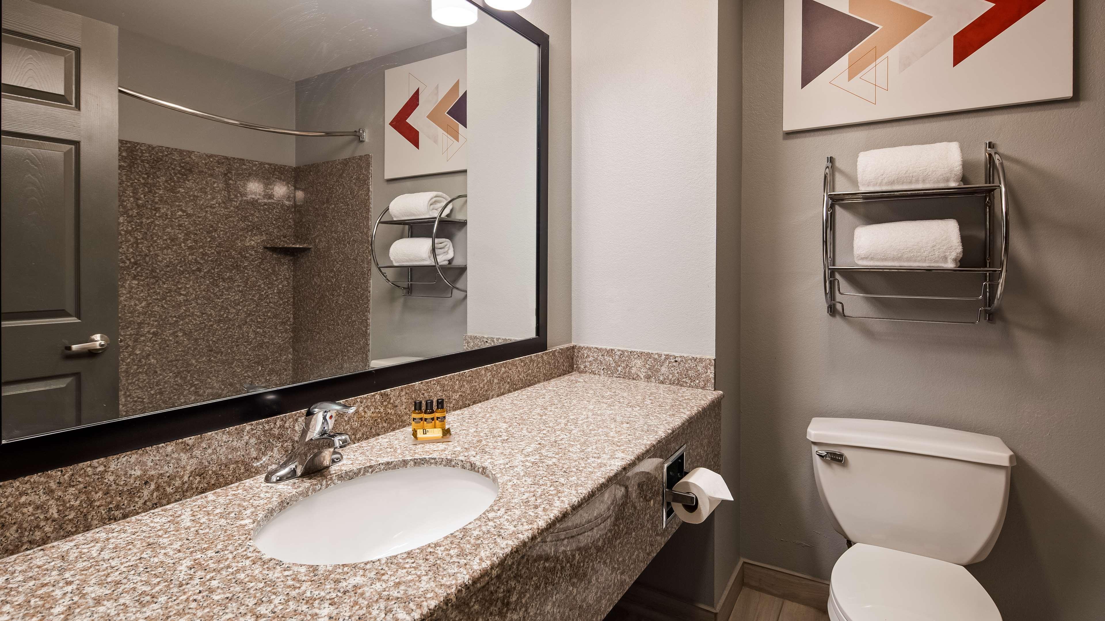 Best Western Plus New Cumberland Eksteriør bilde
