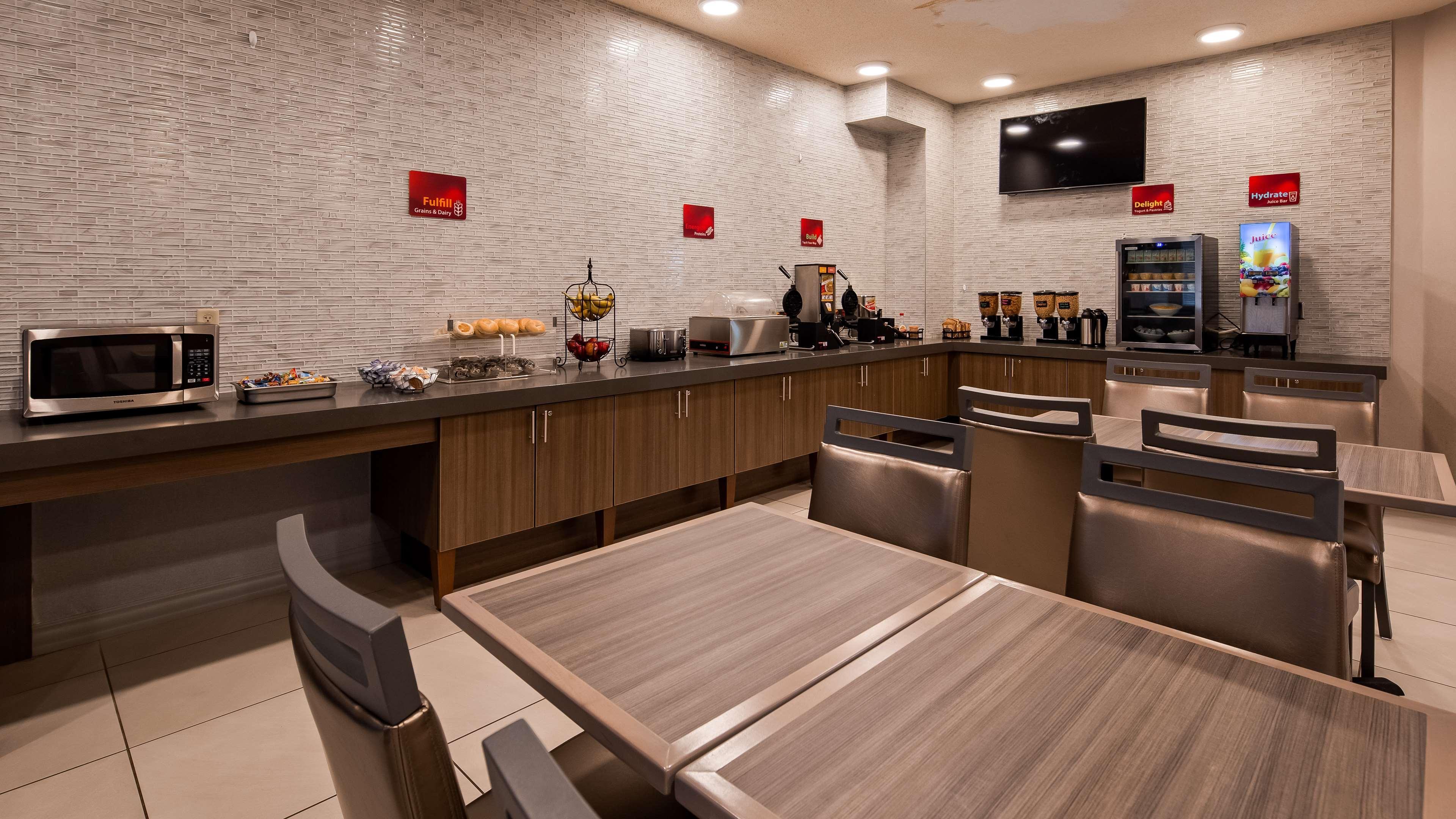 Best Western Plus New Cumberland Eksteriør bilde
