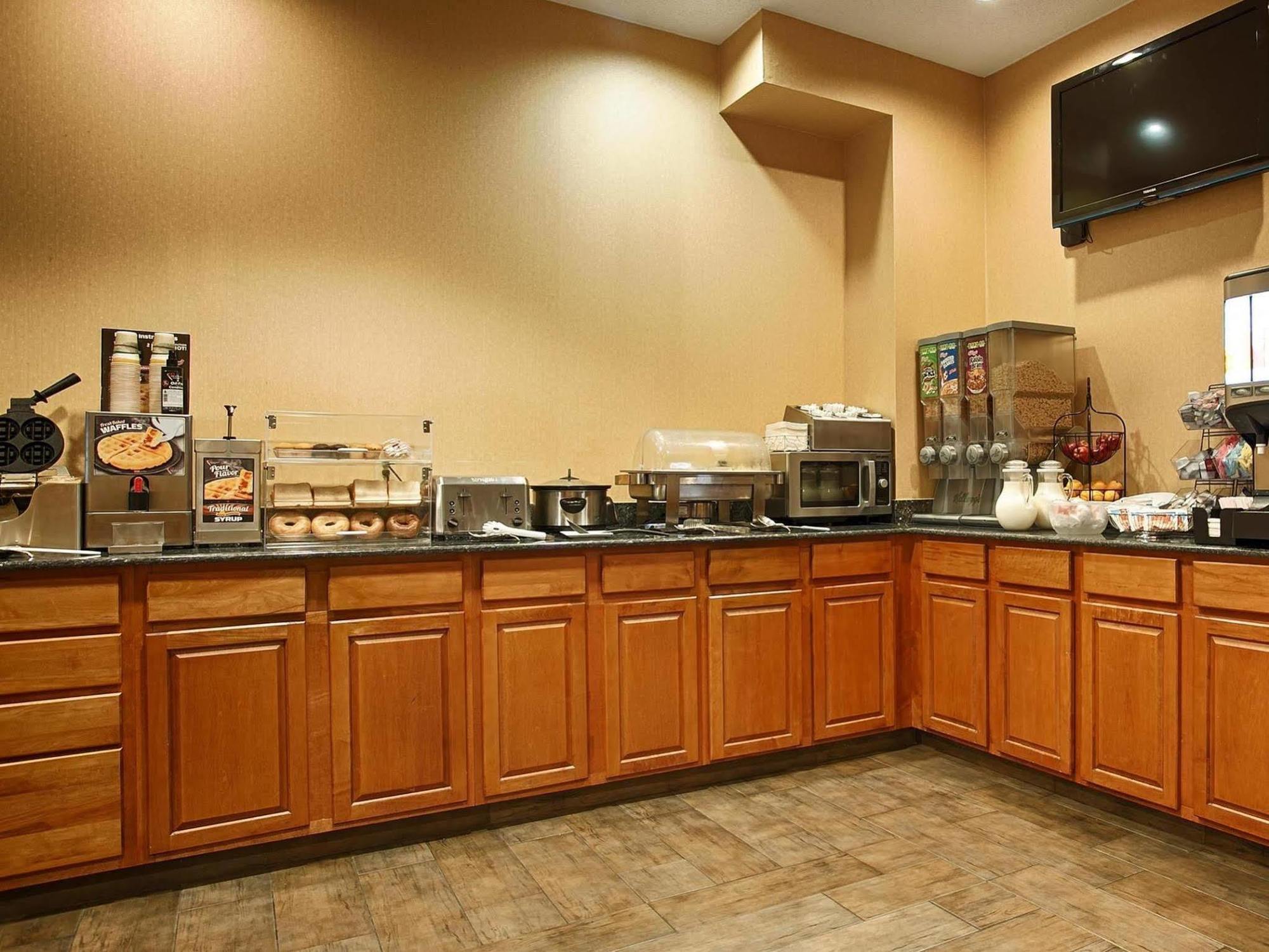 Best Western Plus New Cumberland Eksteriør bilde