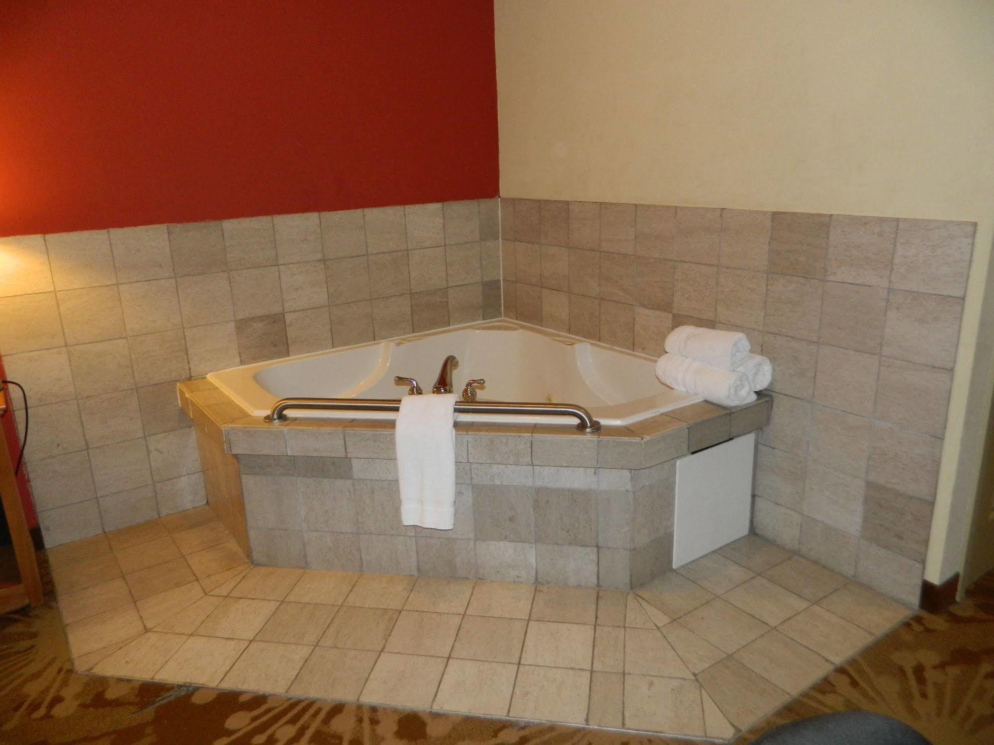 Best Western Plus New Cumberland Eksteriør bilde