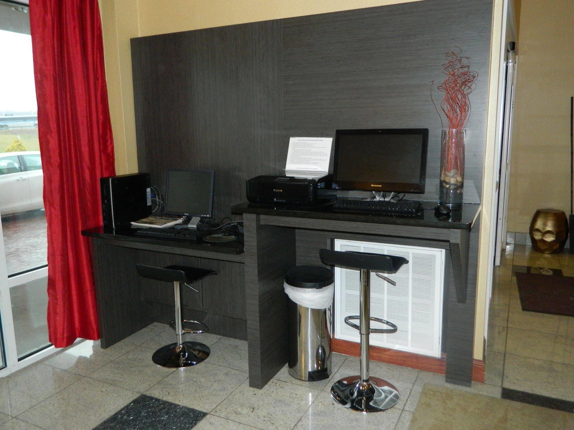 Best Western Plus New Cumberland Eksteriør bilde