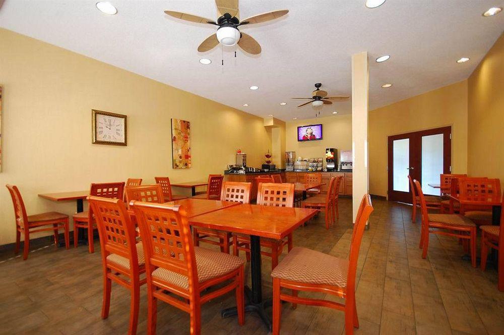 Best Western Plus New Cumberland Restaurant bilde